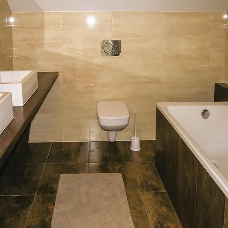 Holiday home Five-bedroom Holiday In Leleszki